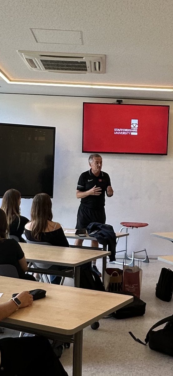 jwright_jason's tweet photo. Mindset: performance under pressure, very privileged to be running a sports psychology intervention programme to G9-11 international students from Canadian Academy in Kobe, Japan 🇯🇵👊🏻@PaulMansell10 @SEPsychStaffs @ProfMattSlater @a_cardon @StaffsUni @CAinspires https://t.co/9uAAyLWFh8