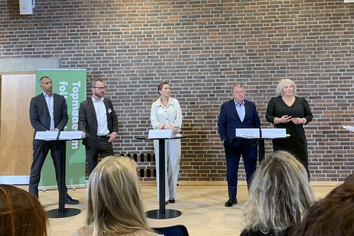 suhr_karsten's tweet photo. Topmøde om Folkeskole. @privateskoler var med til en formiddag, hvor gode visioner blev fremført. Håber involveringen af praktikerne på området fortsætter. 
#dkpol https://t.co/wUSw1ndIAW