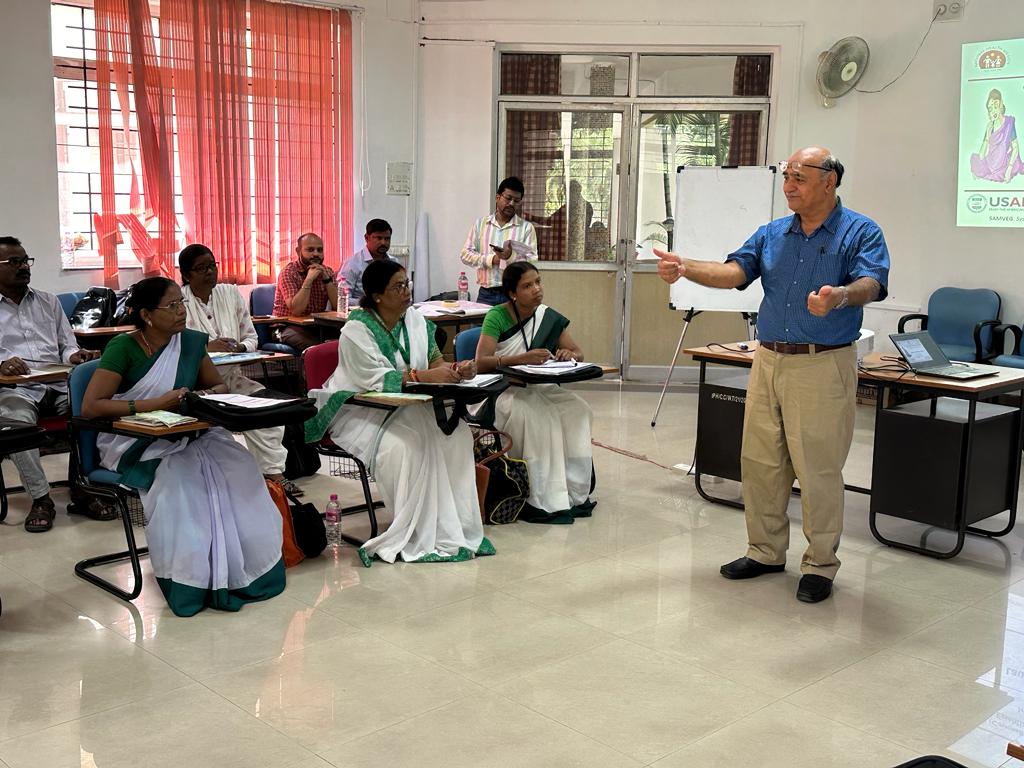 HLTH_JHARKHAND's tweet photo. State Community Mobilization cell, NHM, Govt of Jharkhand in coordination with USAID supported SAMVEG project #IPEGlobal conducted Training of Trainers on CARE Integrated Home visitation model. 
@IPEGlobal
@usaid_india
@USAID_RMNCHA https://t.co/dxZwyLTuRE