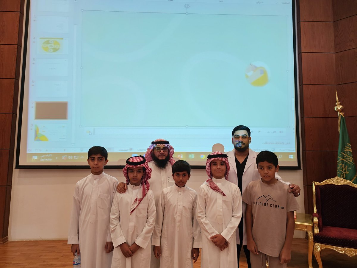سعدت صباح اليوم مع عدد من أعضاء الفريق التطوعي بمدرسة محمد بن القاسم بحضور الملتقى التعليمي الصحي (المسرح الصحي) والذي اطلقته صحة منطقة #الحدود_الشمالية و بالتعاون مع الشؤون الصحية المدرسية .

الملتقى اقيم بحضور مدير الشؤون الصحية المدرسية أ.خالد سليمان وعدد من الجهات المشاركة .
