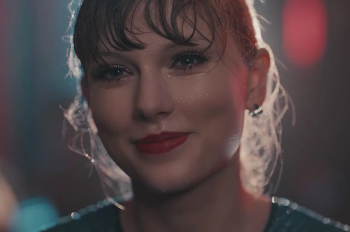 blessedswifty's tweet photo. 📲 | @JosephKahn defends @TaylorSwift13 on recent fiasco:

— “The concept is literally Taylor is invisible so she dances cringe. At a certain point, you cannot calibrate all your work to the dumbest person in the room. For the sake of quality, collateral damage must be accepted.” https://t.co/SRHz4FuoC5