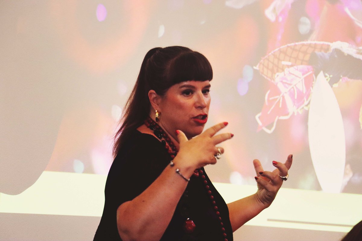 portalegio's tweet photo. A pochi giorni dall'inaugurazione della personale "Between Heart and Sky" alle @UffiziGalleries, l'artista #JoanaVasconcelos ha incontrato gli studenti di #IEDFirenze per il ciclo Monograph, con i protagonisti dell'industria creativa internazionale.
Info: https://t.co/BgOs8HSIZL https://t.co/mP0kvFGMUP