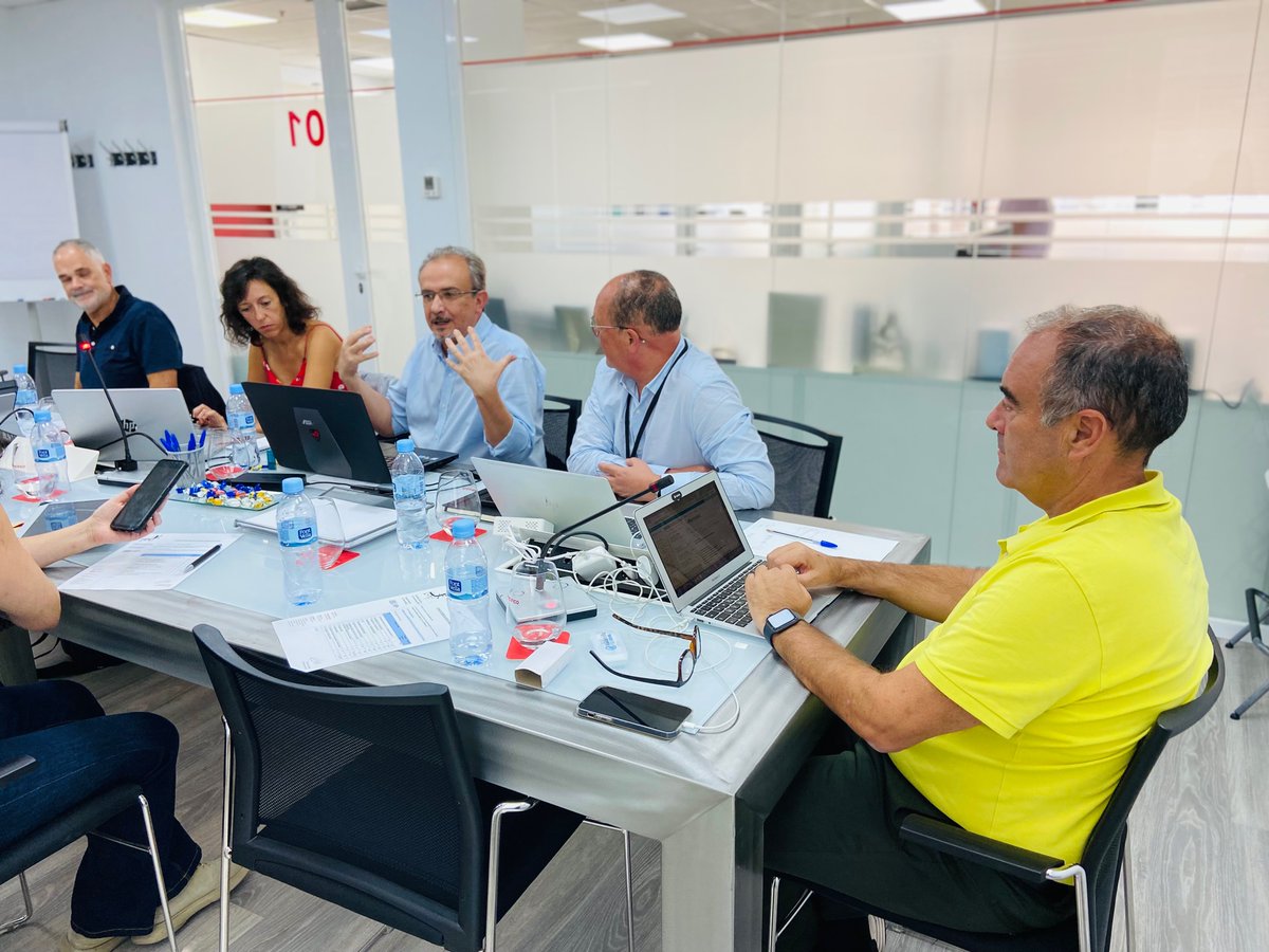 SEinmunologia's tweet photo. 📸 Unas fotos de nuestra reunión de Junta Directiva de la Sociedad Española de #Inmunología que celebramos hoy en Madrid. ¡Tenemos muchas ideas 💡 nuevas que contaros! 💪 #inmunopower #hacemosinmunologia https://t.co/znH27YVzlM