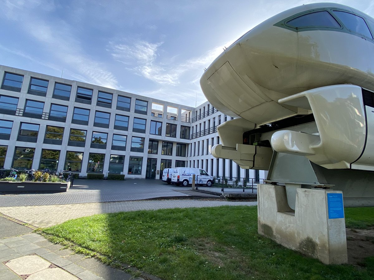 NEUER JOB: Ab Dezember werde ich als Referent der <a href="/studienstiftung/">Studienstiftung</a> des deutschen Volkes in Bonn arbeiten. Erster Nicht-Uni-Job - bin gespannt, etwas aufgeregt und hoffnungsvoll! #IchBinHanna