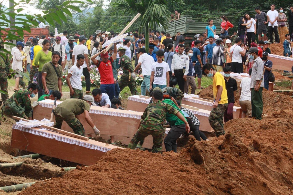 1/3 - Families and community leaders held a funeral on Tuesday for the victims of the junta’s Oct 9 midnight assault on Munglai Hkyet village at a cemetery in Laiza, the hq of the KIA.