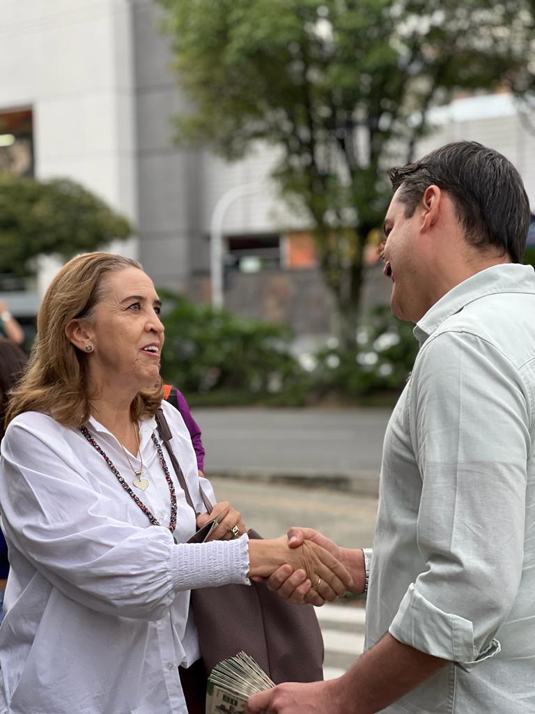 JaimeCuartas's tweet photo. Continuar trabajando para fortalecer la cultura, el arte, la educación y la protección al medio ambiente es una de nuestras tareas. Le hemos hecho bien y lo seguiremos haciendo muy bien.

Este 29 de octubre #PorMedellínSomosUNO en el tarjetón del Concejo de Medellín, marca @PartidoVerdeCoL 🌻1️⃣