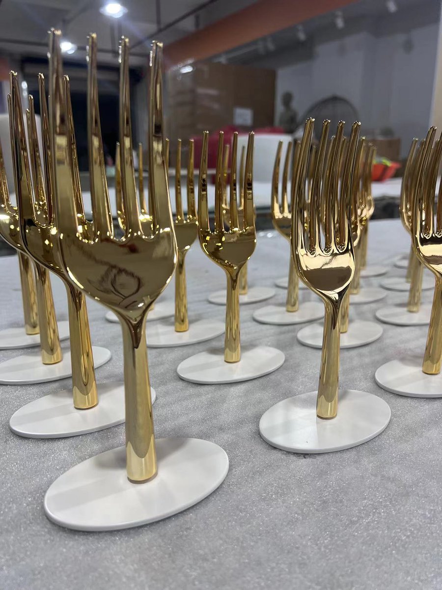 The Golden Fork Showcase 🍴✨

#GoldenForks #CulinaryArtistry #DiningElegance
 #windowdisplay #visualdisplay #visual #customdisplay #visualmerchanding #fiberglassstool #brand #art #eventdecoration #fashion #visualmerchandiser #manufacturer #brandwindow #fiberglasssculpture