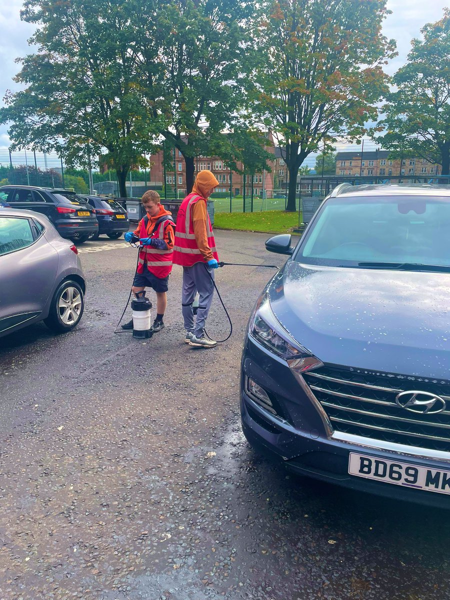 JamieMcM99's tweet photo. Another cracking Monday with the car valet team @WhitehillSec in partnership with @carvaletglasgow. Another week of important learning and squeaky clean cars🚗🫧🧽
#HubInTheCommuity💙
#TeamWhitehill🏆
@jamie57539237 https://t.co/Nc1JFRxxrd