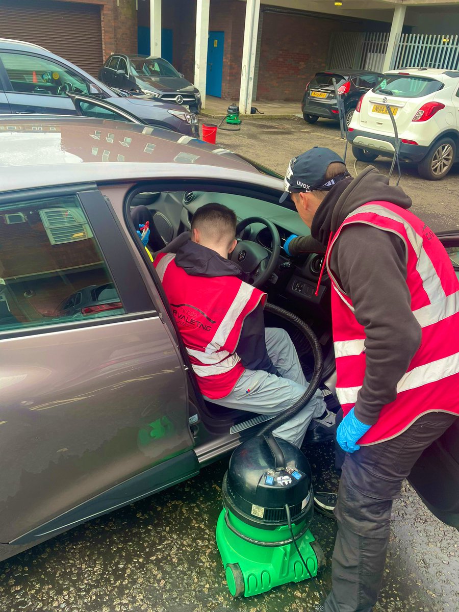 JamieMcM99's tweet photo. Another cracking Monday with the car valet team @WhitehillSec in partnership with @carvaletglasgow. Another week of important learning and squeaky clean cars🚗🫧🧽
#HubInTheCommuity💙
#TeamWhitehill🏆
@jamie57539237 https://t.co/Nc1JFRxxrd