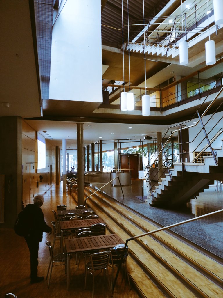 BryonyHobden's tweet image. Second day of Non-autonomous Dynamics for Complex Systems workshop workshop @mpi_pks! Someone special decided to join us for our lecture on pullback attractors 🐈
