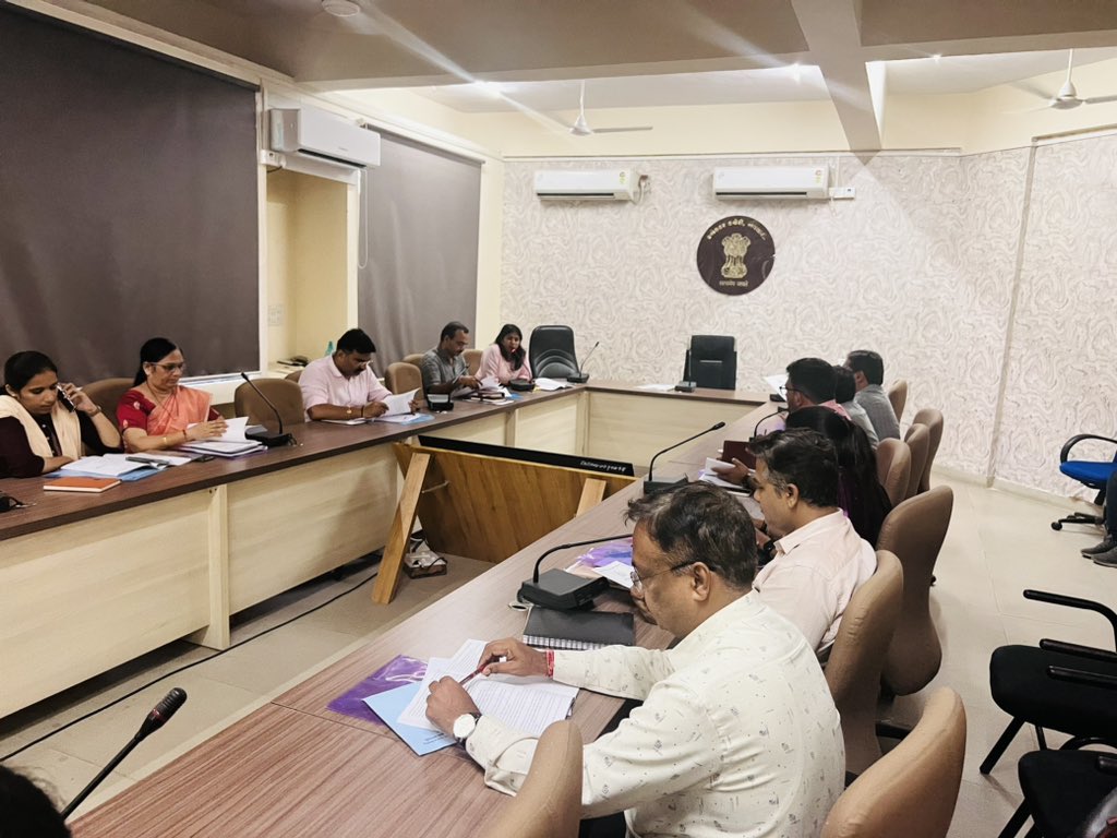 <a href="/GPSC_OFFICIAL/">GPSC</a> આયોજિત નાયબ સેકશન અધિકારી અને નાયબ મામલતદાર વર્ગ -૩ ની પ્રાથમિક કસોટી તા:15/10/23 અંતર્ગત માન. <a href="/NavsariRac/">RAC_Navsari</a> ની અધ્યક્ષતામાં ઝોનલ અધિકારીશ્રી, આયોગના પ્રતિનિધિ, તકેદારી સુપરવાઈઝર અને કેન્દ્ર નિયામકની માર્ગદર્શન મિટિંગ. <a href="/CollectorNav/">Collector & DM Navsari</a>