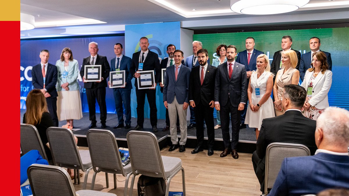 Sa zadovoljstvom sam učestvovao na regionalnoj #CoreDays konferenciji na temu „Pametan i zeleni razvoj: na lokalnom, regionalnom i evropskom nivou". ♻️
1/2