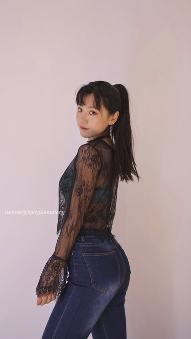 A girl in denim 🔆 https://t.co/flAbchqdU2