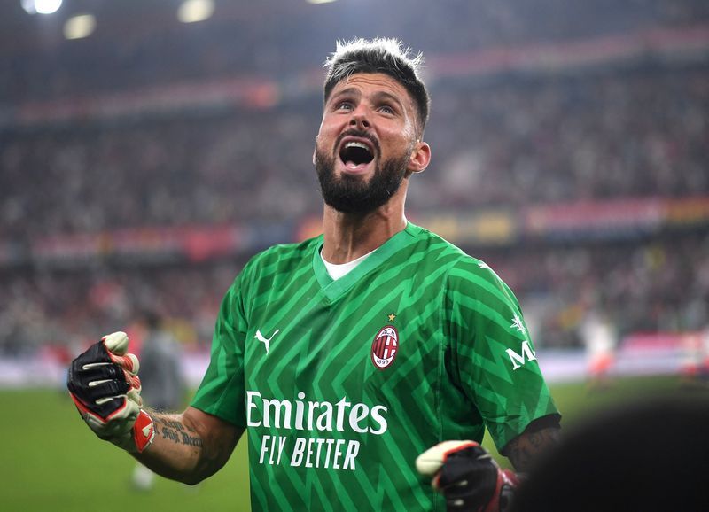 Unbelievable! Olivier Giroud earns a spot in the Serie A Team of the Week as a goalkeeper, thanks to his incredible last-minute save that secured the win against Genoa. 👏 #SerieA #ACMilan