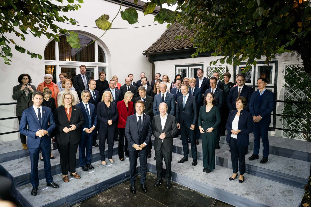 GabrielAttal's tweet photo. L’amitié franco-allemande est le moteur de l’Europe. Riches échanges à Hambourg durant ces 2 jours de séminaire gouvernemental franco-allemand autour de @EmmanuelMacron et @OlafScholz. 🇫🇷🇩🇪 https://t.co/5o9BZkVKK7