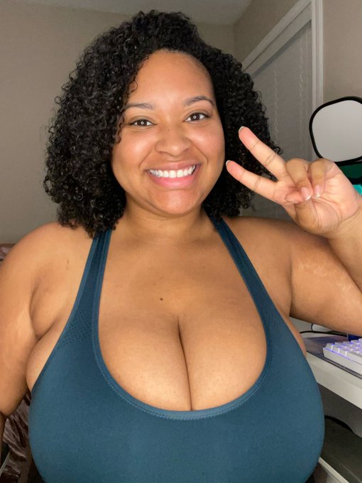 Good morning https://t.co/5iTuUjs996<a href="/tag/realloyalfans"class="tags"><span>#realloyalfans</span></a><a href="/tag/lfbillboard"class="tags"><span>#lfbillboard</span></a>