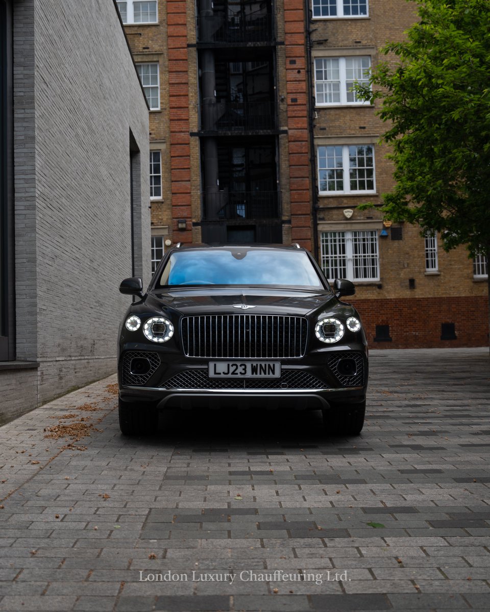 LLCCARS's tweet image. The Bentley Bentayga stands tall, a testament to the uncompromising pursuit of perfection. With LLC you will be chauffeured in the best by the best.

📧 info@llccars.co.uk
📞 02080 041555

#llccars #londochauffeur #chauffeurservice #chauffeurdriven #chauffeurs #bentley