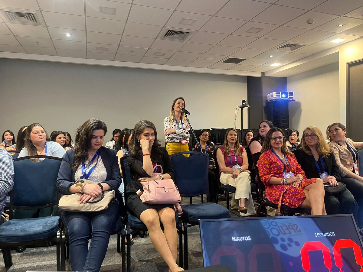 GETEII's tweet photo. Nuestra presidenta Ester Navarro @EsternurseEII participó ayer en las I Jornadas de enfermeras clínicas de gastroenterología organizadas por la SPED ( semana Panamericana de Enfermedades Digestivas ) de Santiago de Chile.
Gran oportunidad explicar la experiencia de #geteii https://t.co/VOioFF2rOe