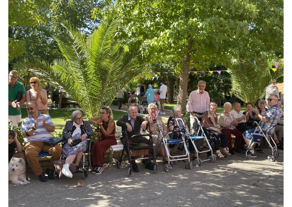 IiResidencia's tweet photo. El pasado sábado 7 de octubre celebramos la fiesta del XXXVII Aniversario de la @IiResidencia en la que por fin pudimos disfrutar de la compañía de las familias después de 3 años de pandemia por COVID-19. ¡Gracias a todos por hacerlo posible! https://t.co/ADwHQO64wH