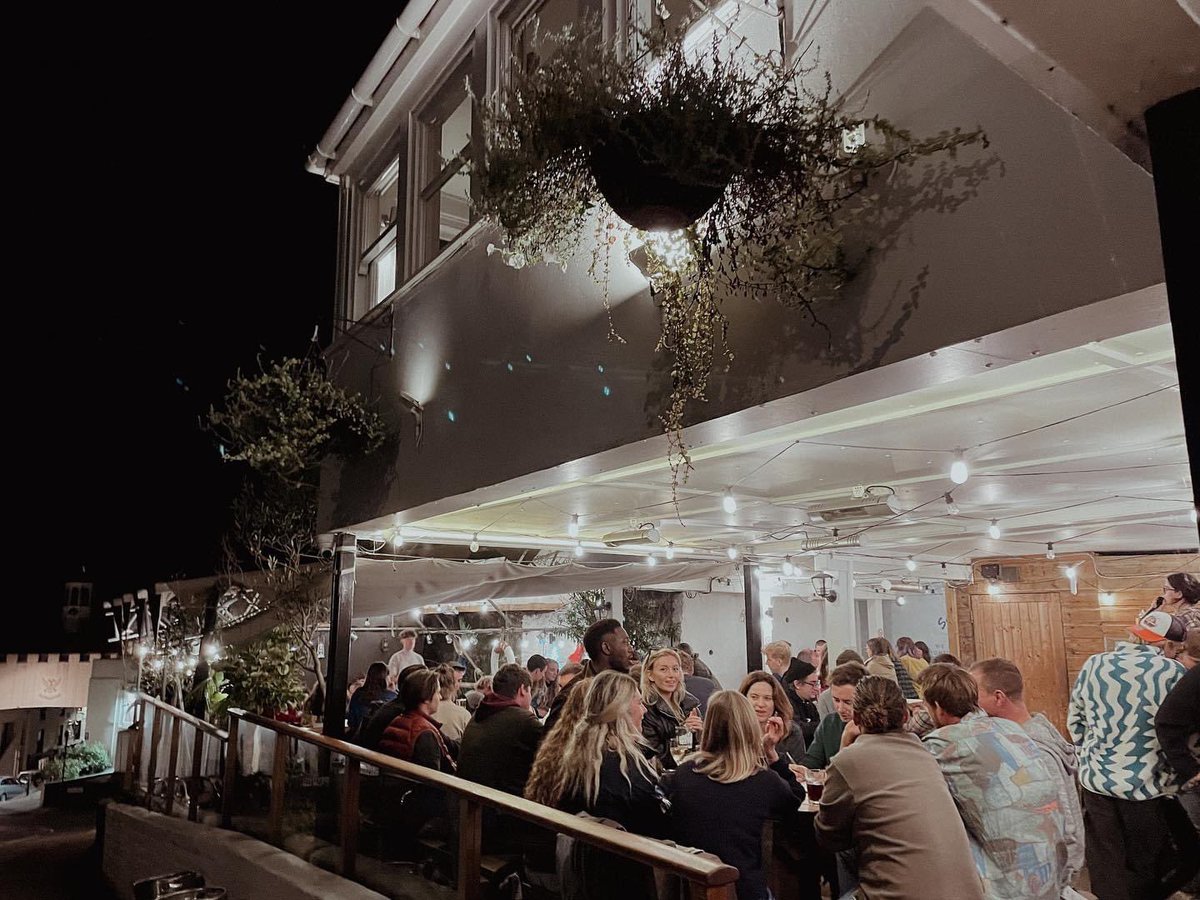 Quiz night tomorrow! Join us every Wednesday 8.30pm for a chance to win £25 bar voucher! 
Cash donations go to a different charity each week! #TheBoathouse #Falmouth #Cornwall #QuizNight