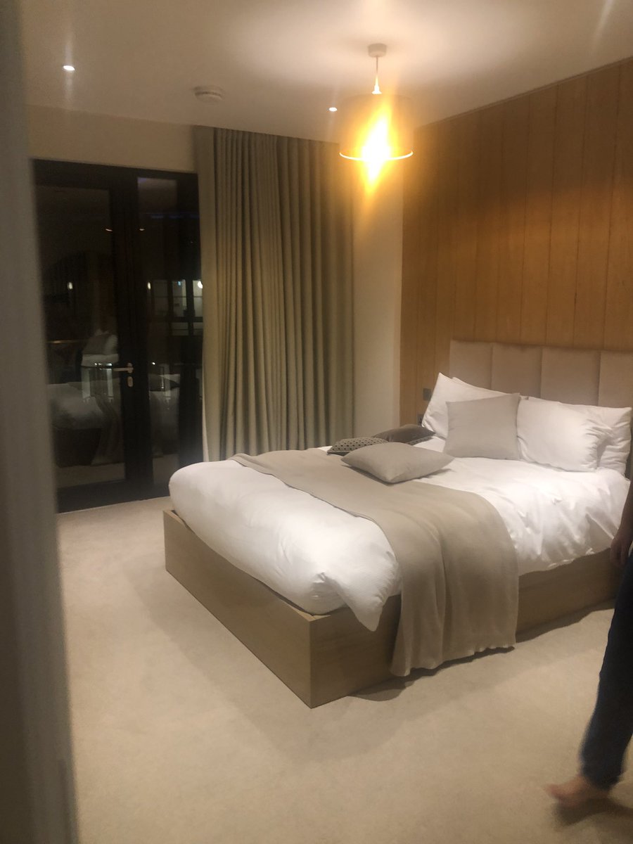 superoscarfairs's tweet image. Feel like royalties! Truly appreciate the UCLH for providing us with Stay Camden apartment commutation…. 
#carlift 
#undergroundparking
#bluebadgeonly
#2bed
#luxurylifestyle 
#relaxed
#positivethinking 
#PositiveAttitude 
#appreciation