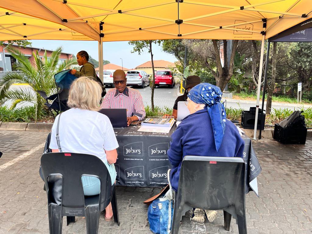 JoburgFinance's tweet photo. We are again in Region C visiting All Saint’s Shopping centre to @CityofJoburgZA services. We are assisting residents to register for pensioner rebates and e-Joburg portal. ^KS
#JoburgServices #PensionerRebates #RegistrationDrive #JoburgCares https://t.co/hrPSI6Lw2M