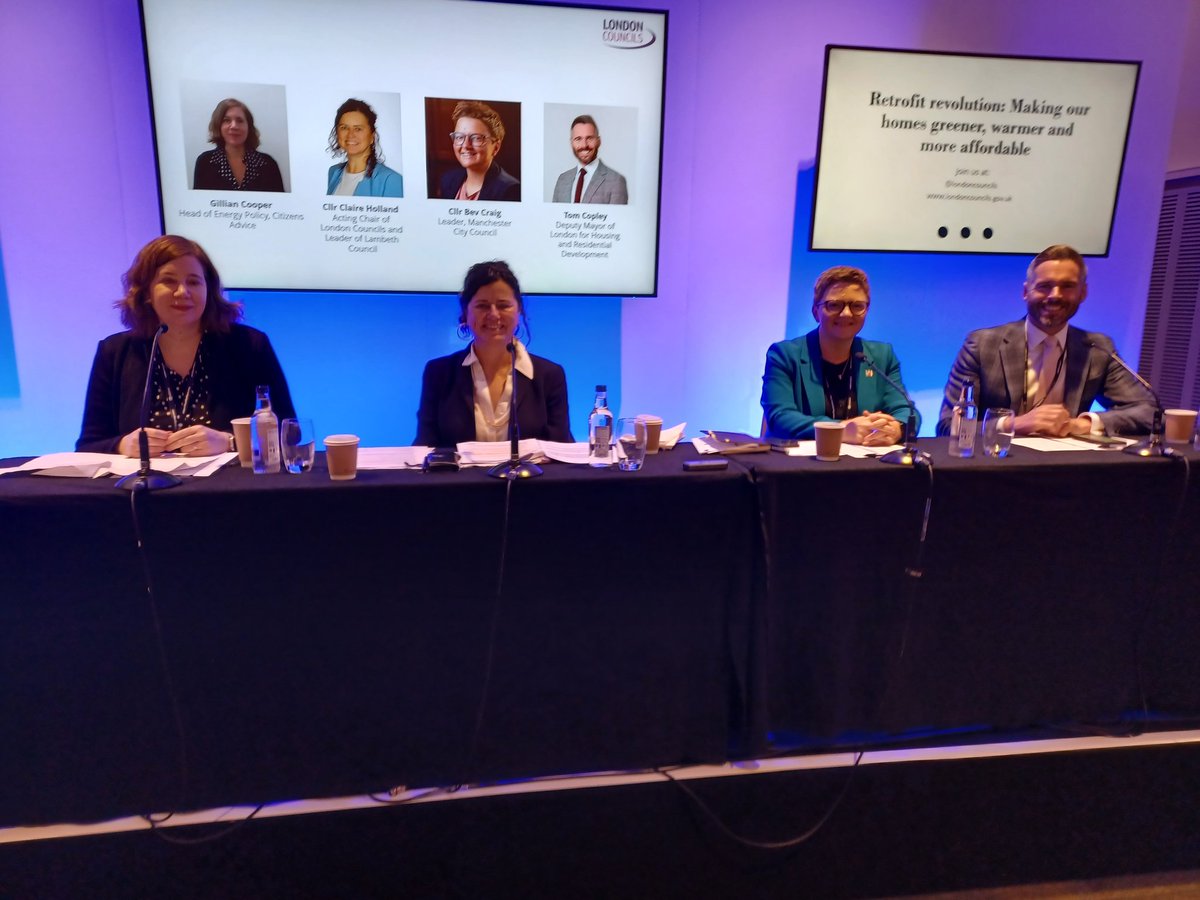 Our event at #Lab23 is underway. We're here to discuss how to make homes greener, warmer and more affordable. Chaired by <a href="/clairekholland/">Claire Holland</a> and with <a href="/tomcopley/">Tom Copley</a> <a href="/bevcraig/">Bev Craig</a> and <a href="/CitizensAdvice/">CitizensAdvice</a> on the panel. 🏘🏘🏘