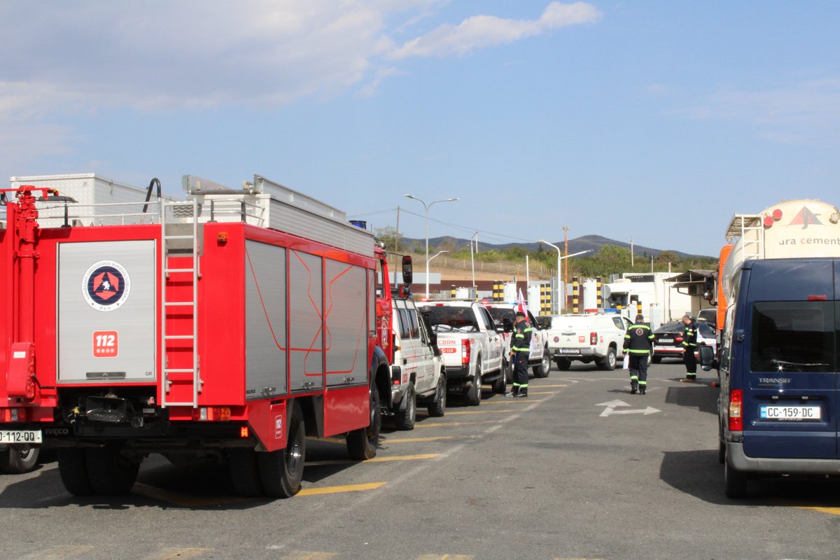 CoE_CERIDES's tweet photo. #Georgia is also providing #CrossBorder Assistance to the Armenian authorities. The #EUCP Team has arrived and is assisting the Local Emergency Management Authoriy (#LEMA) in managing the work of the #UCPM teams. https://t.co/mAuKgGkgoM