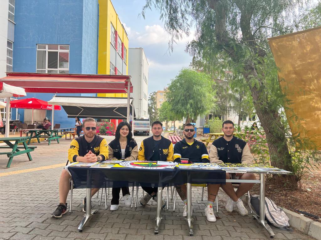 DauFeb2001's tweet photo. Mimarlık Fakültesi'nde açtığımız standımıza tüm renktaşlarımızı bekliyoruz! 💛💙
#Daü #KıbrısGFB #DaüFEB https://t.co/NBhYpWgbhY