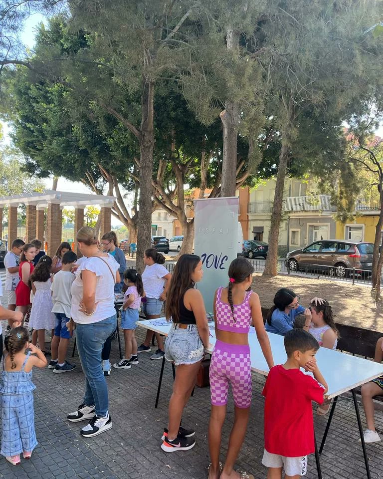 🤩Vos deixem imatges de les activitats infantils🎨🖍️ d'ahir 9 d'octubre al 📍Barri del Carrascalet, amb tallers per a totes les 👧🏽xiquetes i els 👦🏼xiquets.

#festesdelpilar #carrascalet2023 #algemesí