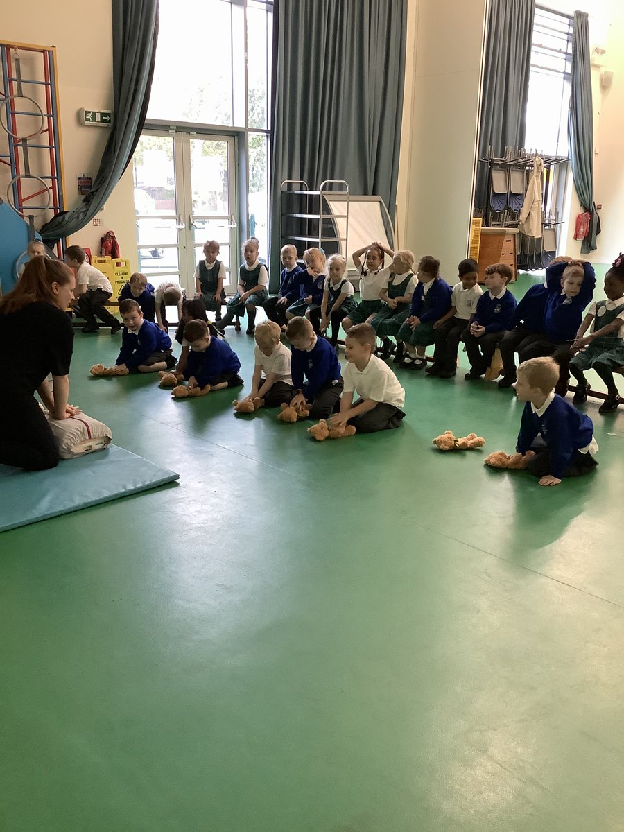 1B_stjohns's tweet photo. 1B learnt some life-saving skills using teddies in their First Aid workshop. Well done 👏 https://t.co/xvegwCSkK6
