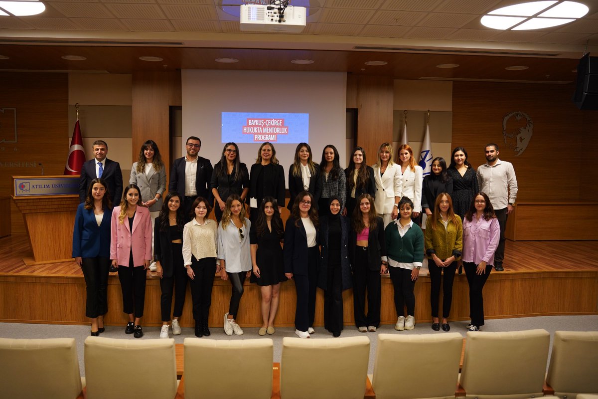 zeynepmuftuoglu's tweet photo. 2023 Baykuş Çekirge Hukukta Mentorluk Programımızın sertifika törenini gerçekleştirdik.  Baykuşlarımıza ve eğitmenlerimize verdikleri emek ve zaman için çok teşekkür ederiz. Programı başarı ile tamamlayan çekirgelerimizi çok tebrik eder, başarılarının devamını dileriz. https://t.co/wu3JiU0Ru7