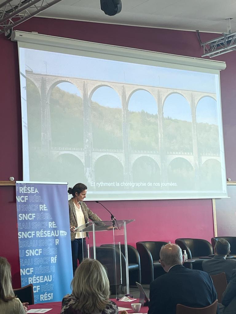 CatherineTrevet's tweet photo. Heureuse de participer à la rencontre des acteurs du réseau ferroviaire organisée par @SNCFReseau avec @PrefetOccitanie @Occitanie @FRTP_MidiPy, #ClusterTotem
Au programme
✅Investissements et chantiers
✅Attentes clients
✅Recrutements
✅Mieux travailler avec les ent. régionales https://t.co/8J4hjjJWCh