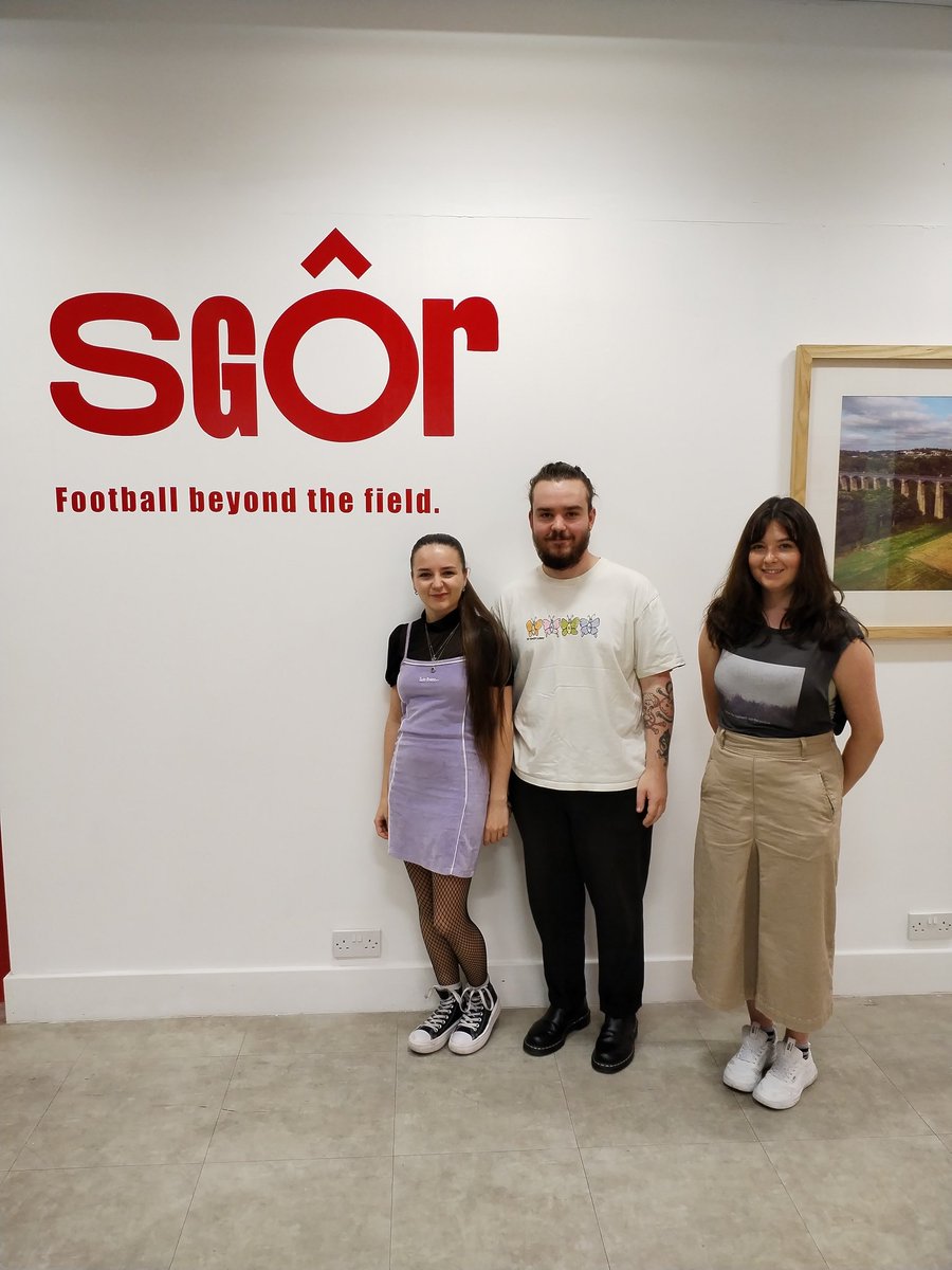 Loved the launch of the @49Dispensary SGÔR exhibition last night for #walgoch23 Providing a platform for young and emerging creative talent in Wales (supported by Gŵyl Cymru) At Eagles Meadow until 20 October.