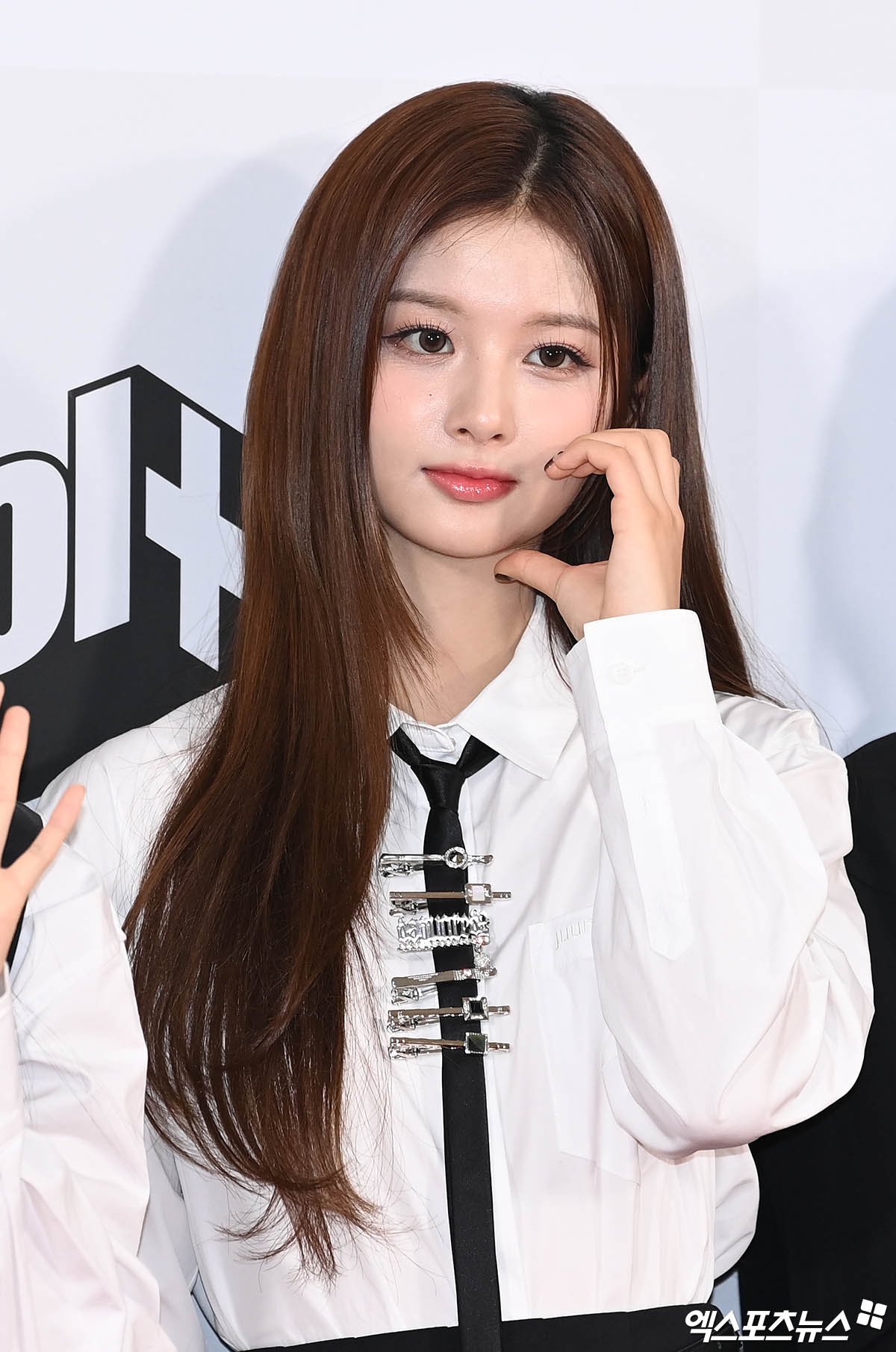 F8EDpMRXQAAfU--?format=jpg&name=large