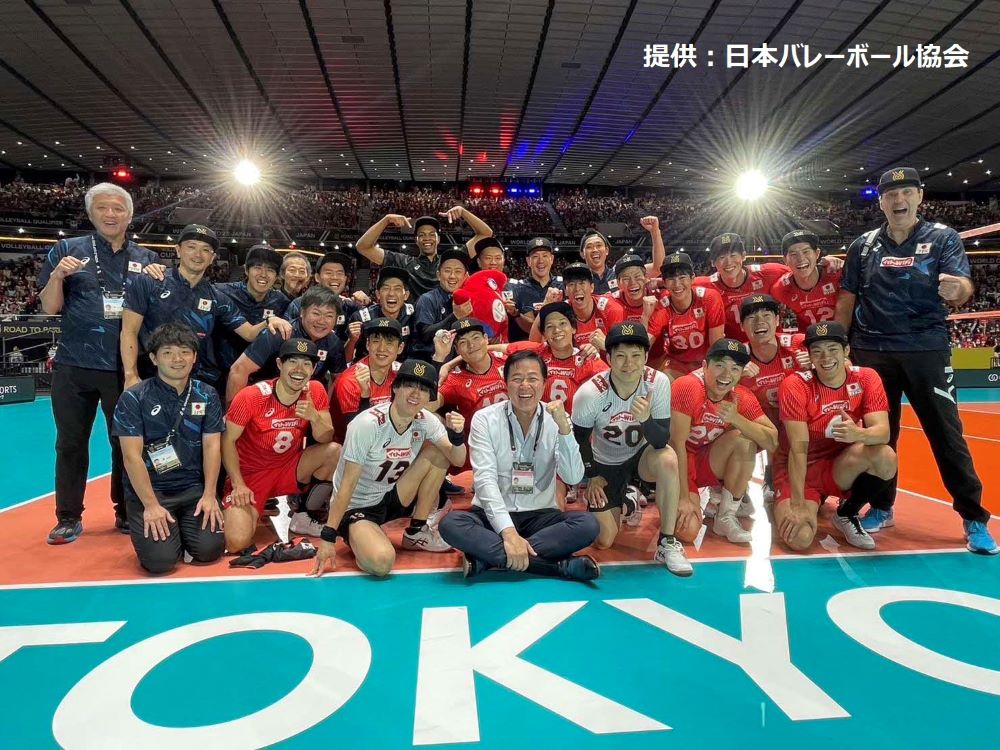 Koshi_city's tweet photo. 【祝！出場権獲得！】
広報官です。合志市出身の坂梨朋彦さんがコーチを務めるバレーボール男子日本代表が、来年夏のパリオリンピックの出場権を獲得しました！おめでとうございます！

坂梨さんから届いたメッセージを市ホームページで紹介しています。ぜひご覧ください！→https://t.co/xYG9qlZYQ8 https://t.co/O7Z5uCAXPM