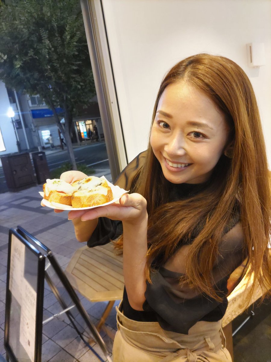 Mi335Mr's tweet image. 本日 最終日だよ‼️
行かなきゃ～✨
#拡散 #multibase #期間限定 #神戸 #元町 #ヒトデ交差点 #まなみっきー #バー