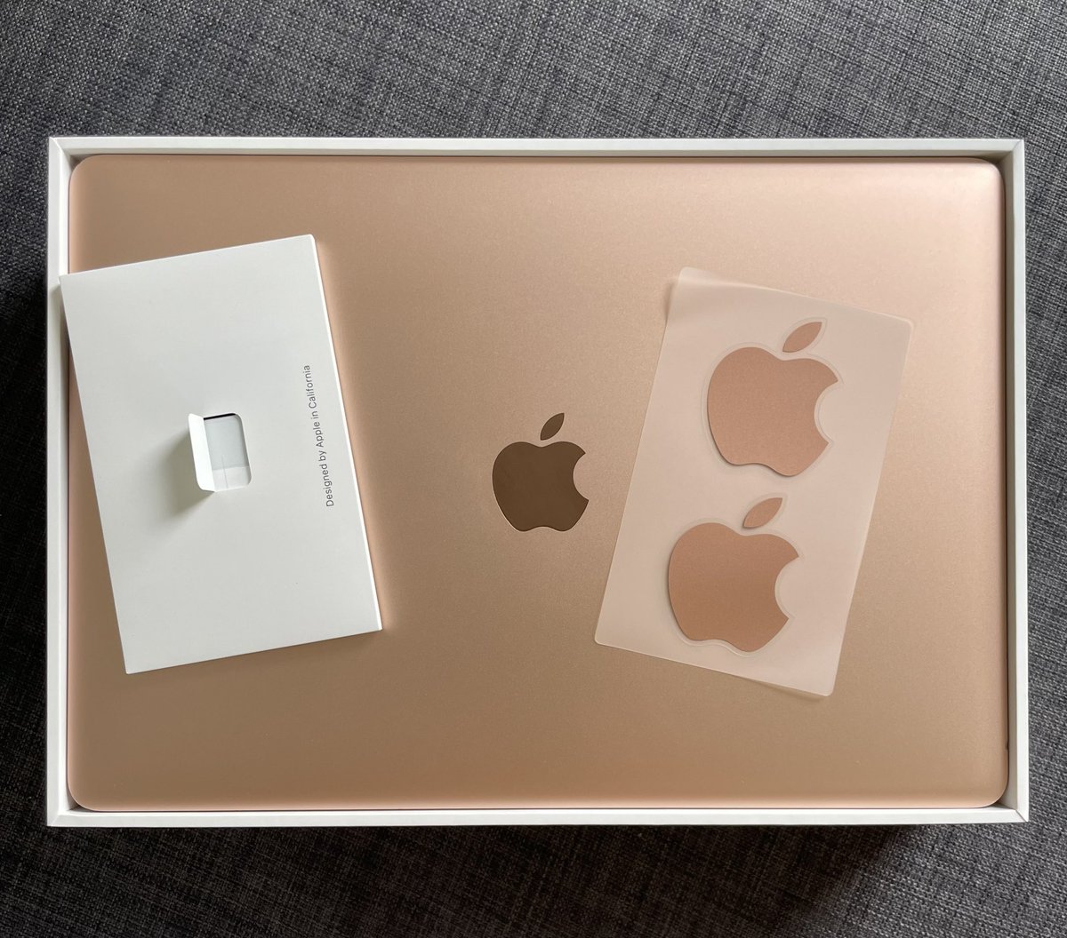 Pcvl13's tweet photo. Si y’a des gens intéressés je vends mon MacBook Air 2019, passez dm pour les infos https://t.co/b6yLTxsVBR