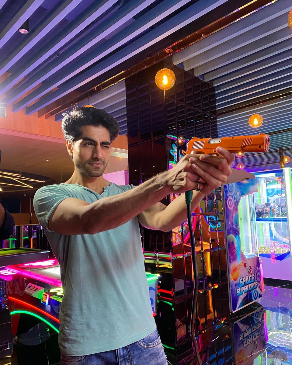 ManishaMaji8's tweet photo. #HarshadChopda new HD quality pic's of today sbs segment #yrkkh #AbhimanyuBirla @ChopdaHarshad such kiddo at playing game zone 

MASSIVE RESPECT HARSHAD CHOPDA https://t.co/LEjdAQxSP9