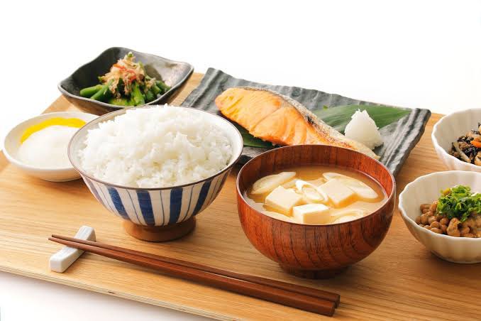 タンパク質足りていますか？
理想のタンパク質は“体重✖︎1.5〜2倍のグラム数“。これはステーキ10人前が必要。意識しないと理想のタンパク質が取れません。だからこれで足りるだろと思っている限り無理ゲー。理想のタンパク質を取るにはプロテインスコアが重要。あなたの食事で足りていますか？