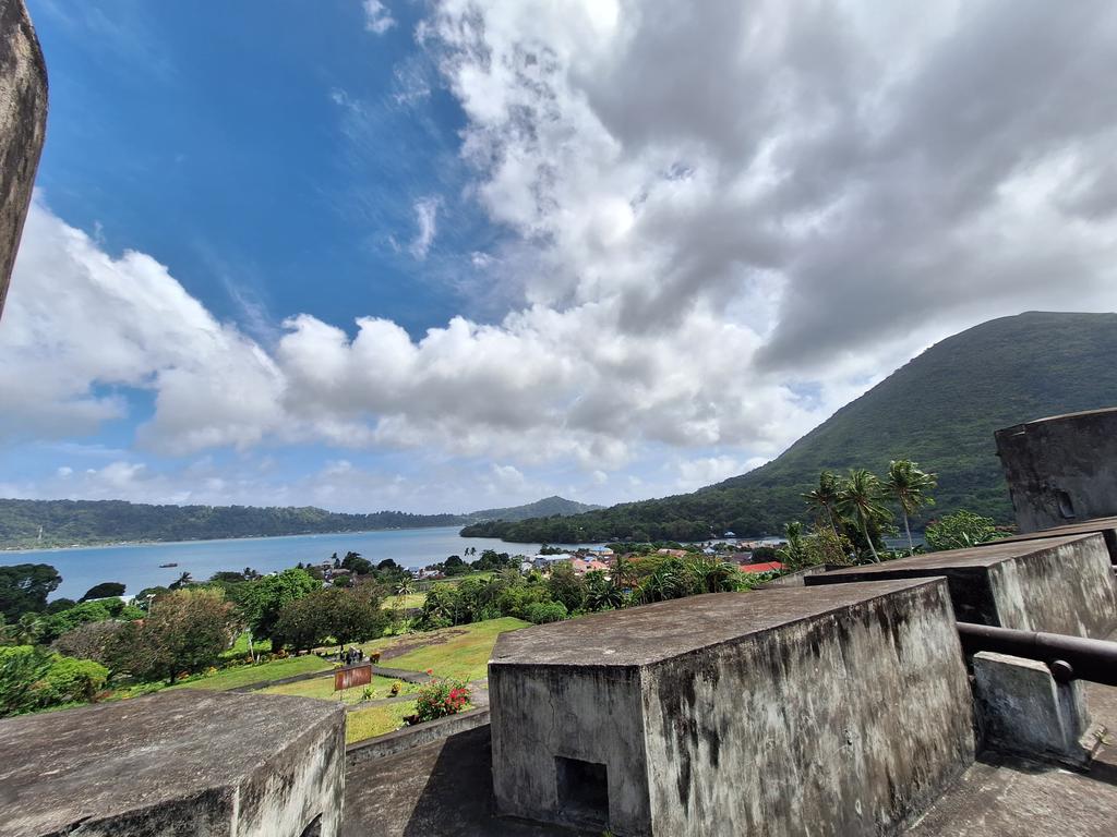 Cuaca panas cerah, laut teduh, mulai banyak aktivitas diving. Kami tetap mengantispasi dan memberikan edikusi tentang bahaya heat stroke, serta kondisi gawat darurat saat menyelam seperti dekompresi sickness dan barotrauma.