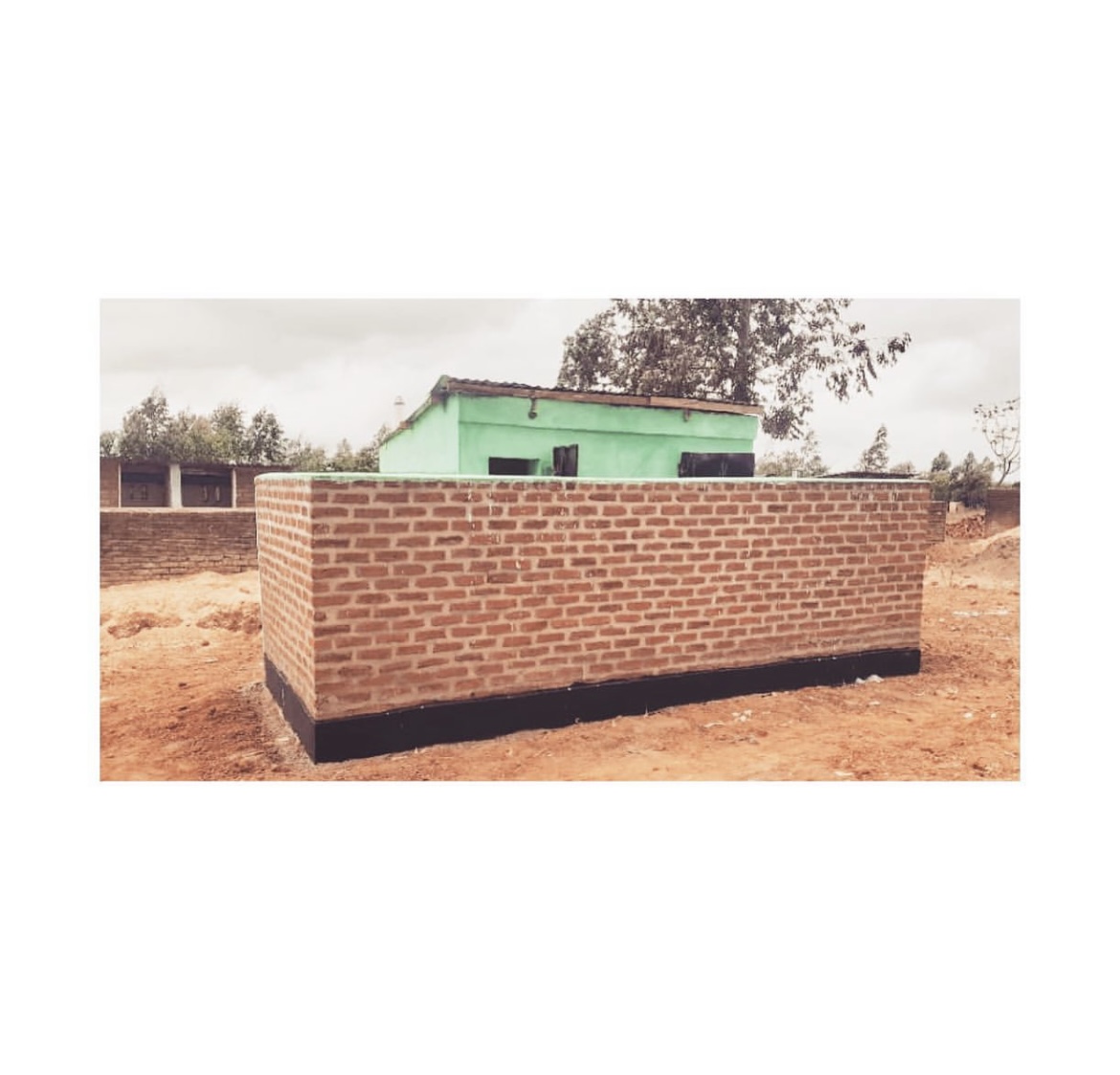 SeedMalawi's tweet photo. Project toilets is complete 🚽✅

1 in 10 girls in sub-Saharan Africa misses school during menstruation 🩸 

We have built numerous safe toilet blocks in the area with the aim of reducing drop-out rates. https://t.co/PwkNIEf3ZL