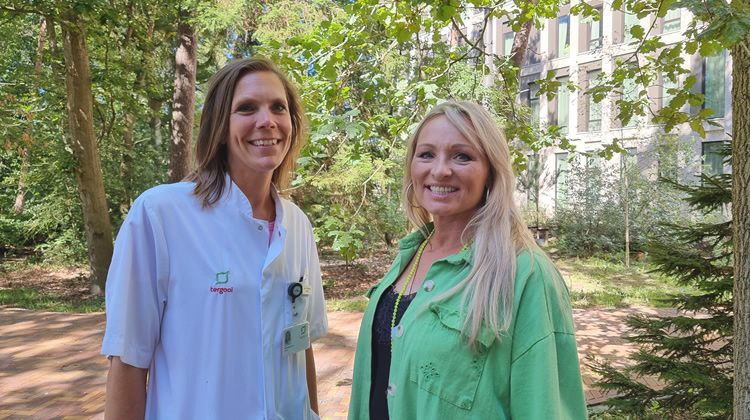 ‘Supercool dat je weer aan het optreden bent’ Zangeres Desirée Manders en oncologisch chirurg Alwine Hellingman over #borstkanker. 
tergooi.nl/zangeres-desir…