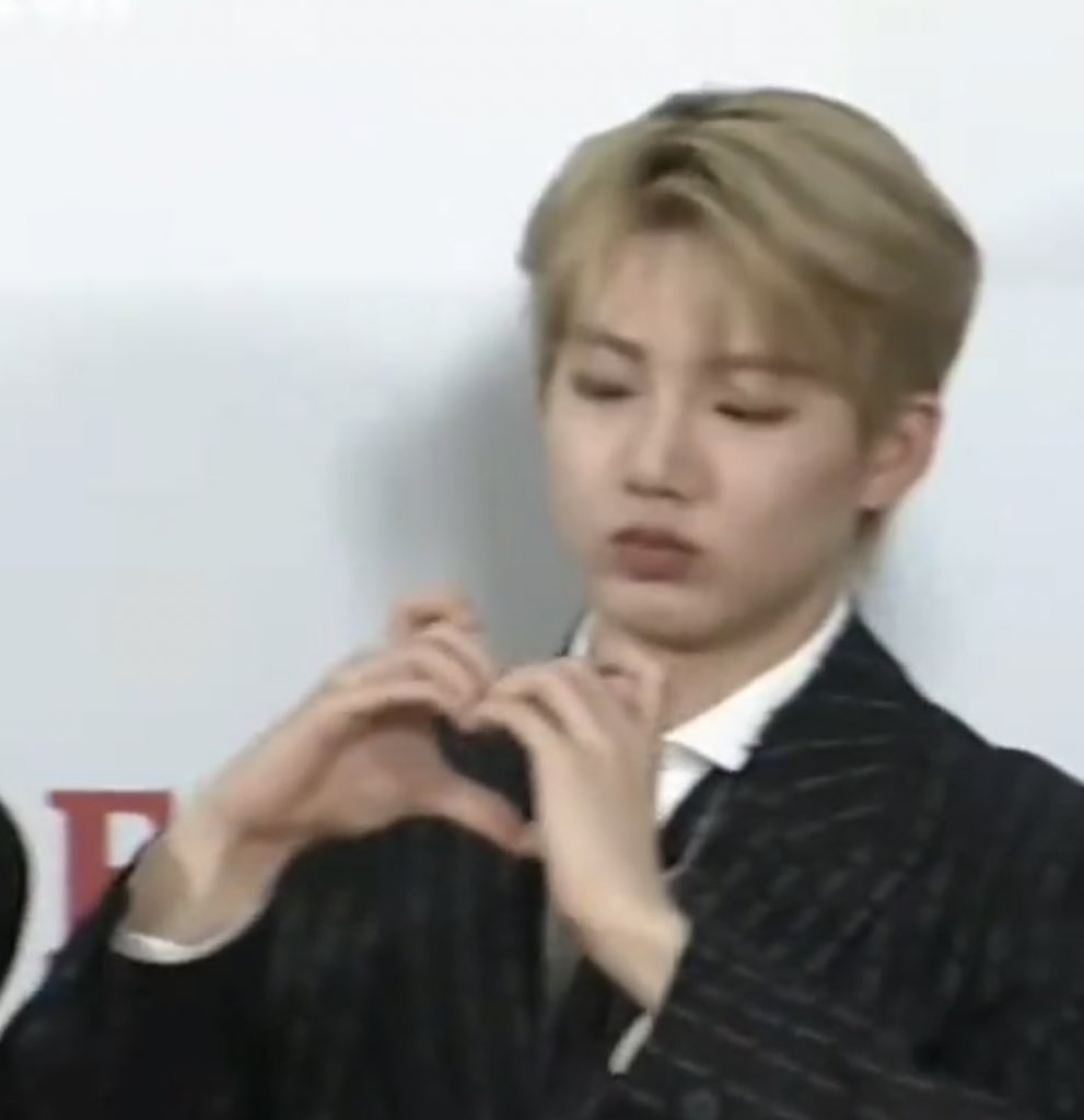 seeupz's tweet image. 준규.넌고양이하트만들때제일매력잇어