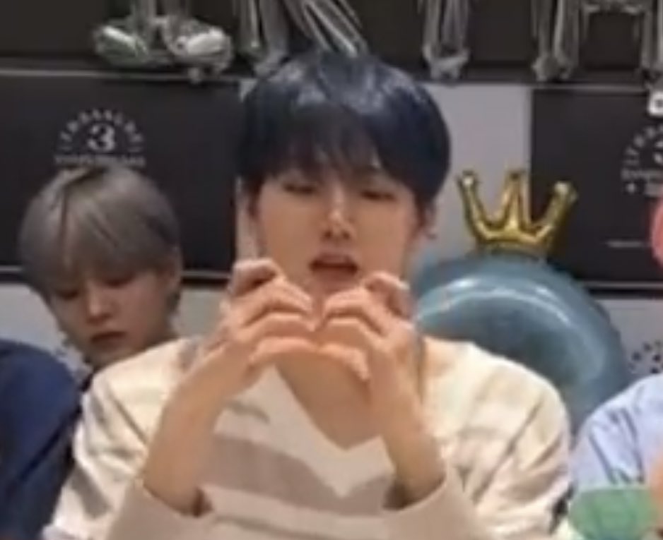 seeupz's tweet image. 준규.넌고양이하트만들때제일매력잇어