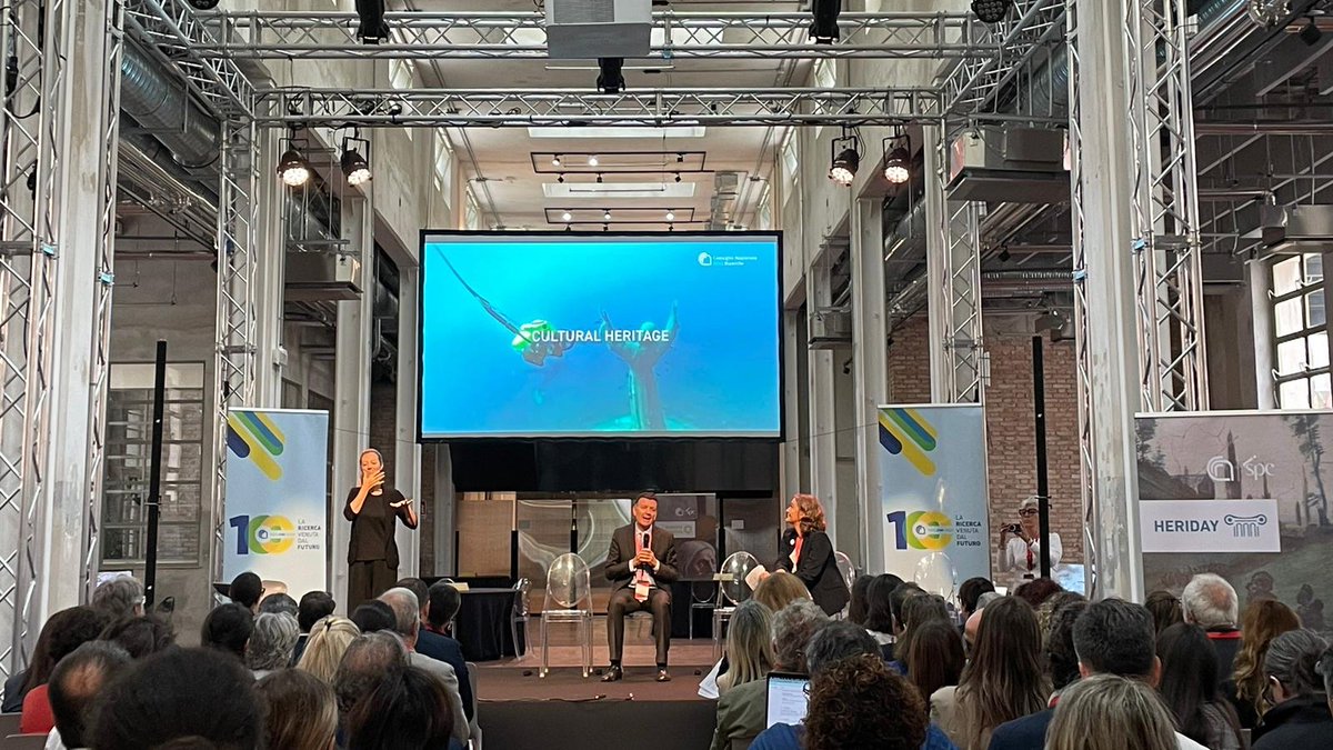 💯#CNR100 #centenarioCNR a #Firenze presso
<a href="/MT_Firenze/">Manifattura Tabacchi</a>
<a href="/CostanzaMiliani/">Costanza Miliani</a> #Cnr_Ispc e Marco Pierini, <a href="/UNI_FIRENZE/">Università di Firenze</a> 
"Il #patrimonioculturale nella #transizioneverde e nella #transizionedigitale" 
Streaming su👇
centenario.cnr.it/evento/il-patr…

<a href="/MC_Carro/">MariaChiara Carrozza</a>