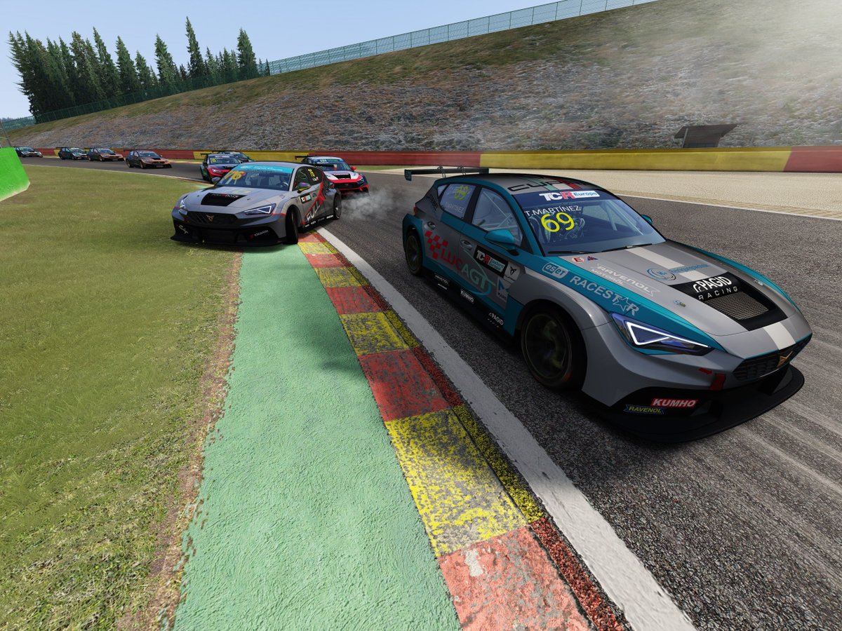 Ayer se disputó la segunda ronda del campeonato Cupra León en Assetto Corsa.
Tras 45 minutos y 18 vueltas al circuito de Spa-Francorchamps, estos fueron los pilotos que subieron al podium.

🥇 Cristian González
🥈 Diego Aguayo
🥉 Toño Martínez