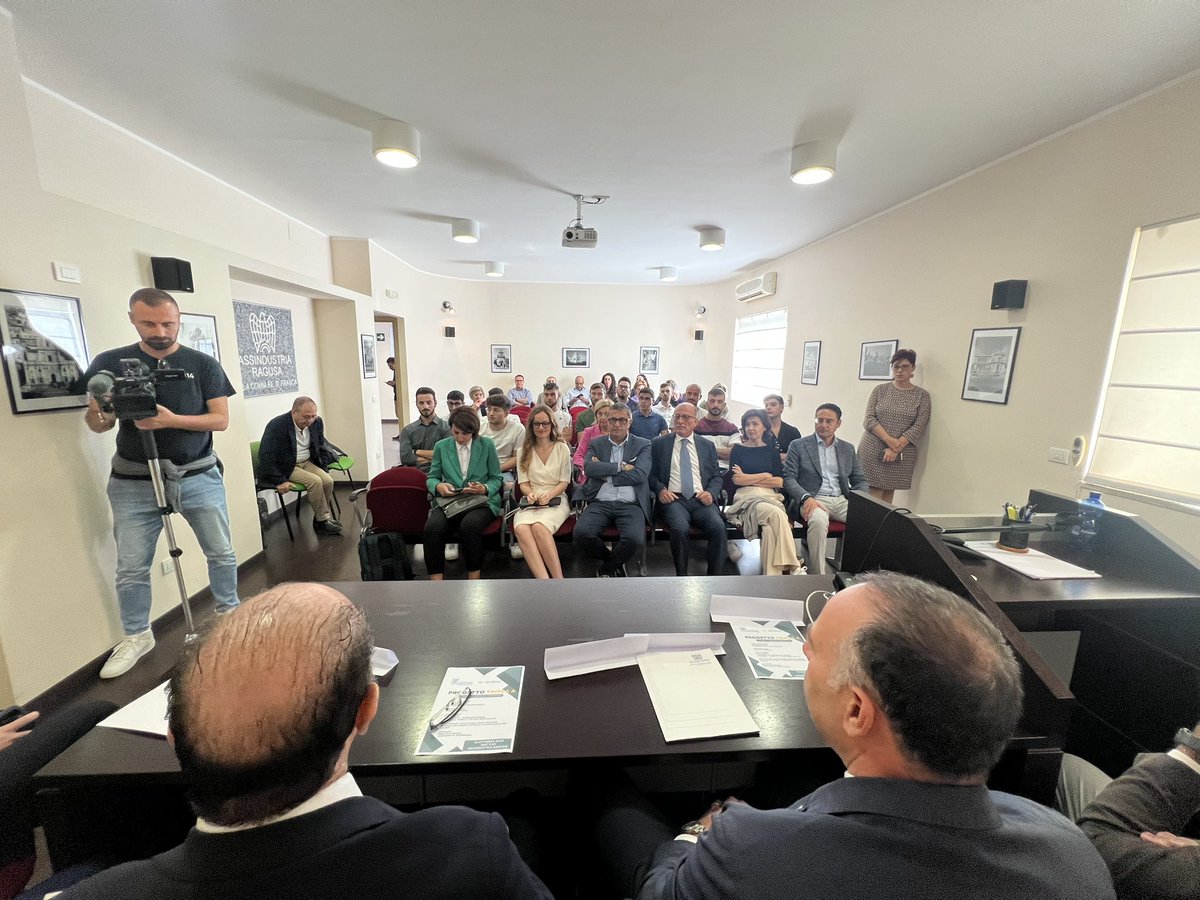 eli_marino's tweet photo. 📍🔝Eccoci in #SicindustriaRagusa per presentare e dare avvio al progetto #TriplaA, l’#Academy #Aziendale #Associativa destinata alla #formazione di #giovani diplomati per soddisfare il #fabbisogno delle #aziende di profili tecnici specializzati. @RandstadItalia @domimurabito https://t.co/HgZ6clcL8u