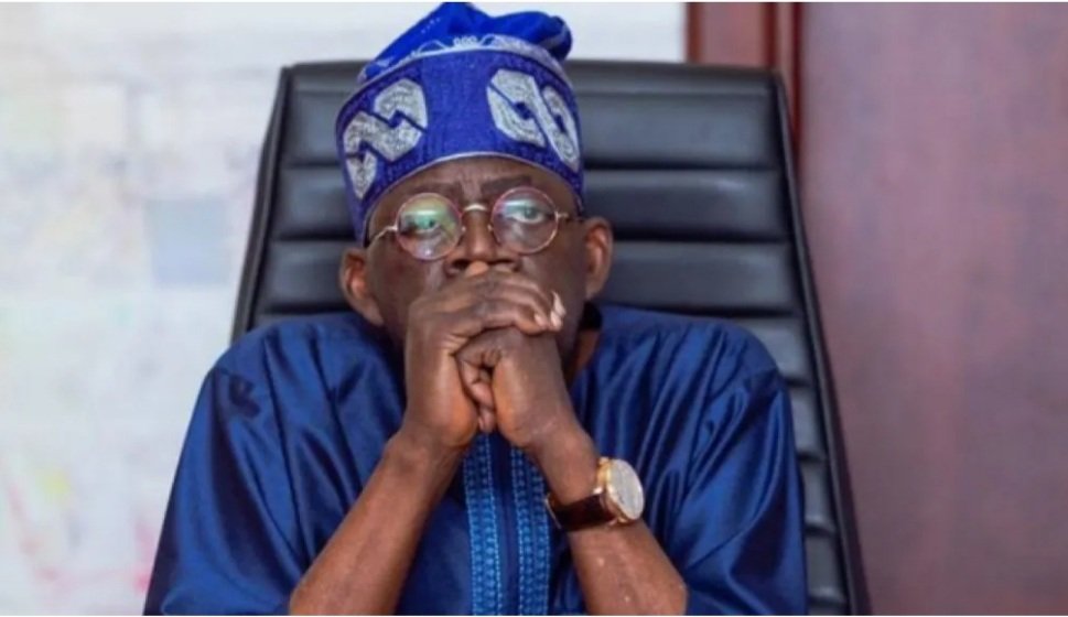Mindset_Post's tweet image. The King is Naked: 

The certificate that Tinubu @officialABAT submitted to INEC contains signatures of persons who were not where the document says they were when it was made.

The document is dated 1979 but Tinubu did not claim losing the original certificate in 1979 so the…