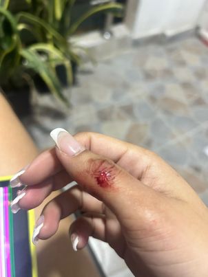 La vida a veces quiere enviarte el mensaje de "Ya no más" "Ahí no es" "mereces más", a mi me tocó recibirlo de la peor manera porque a las buenas no entendía; ustedes vayanse a la primera SIEMPRE porque "si te grita te puede pegar y si te pega te puede matar"